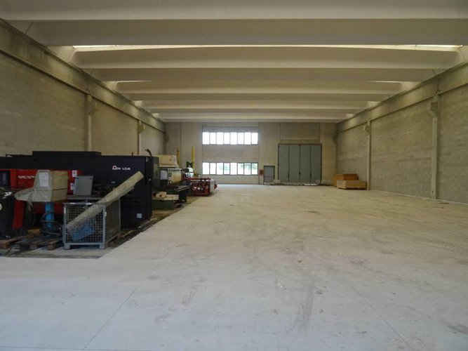 LALLIO CAPANNONE DI RECENTISSIMA COSTRUZIONE 800MQ Lallio