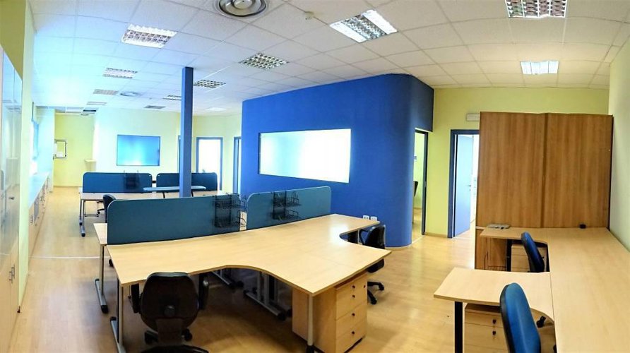 Curno in via Bergamo un ufficio di 200mq totalmente arredato Curno