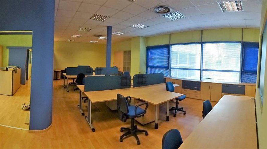 Curno in via Bergamo un ufficio di 200mq totalmente arredato Curno