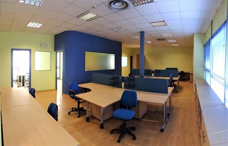 Curno in via Bergamo un ufficio di 200mq totalmente arredato Curno