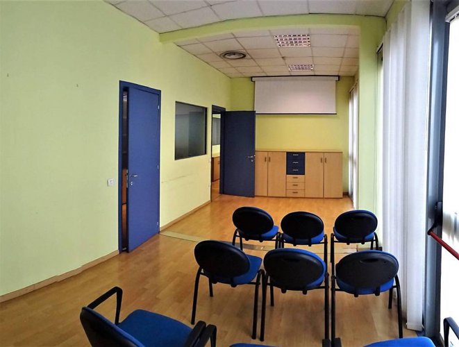 Curno in via Bergamo un ufficio di 200mq totalmente arredato Curno