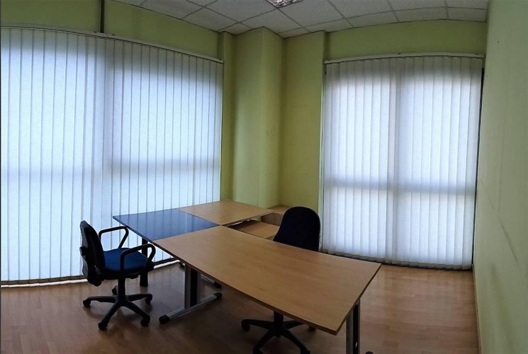 Curno in via Bergamo un ufficio di 200mq totalmente arredato Curno