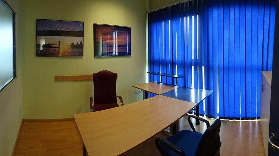 Curno in via Bergamo un ufficio di 200mq totalmente arredato Curno