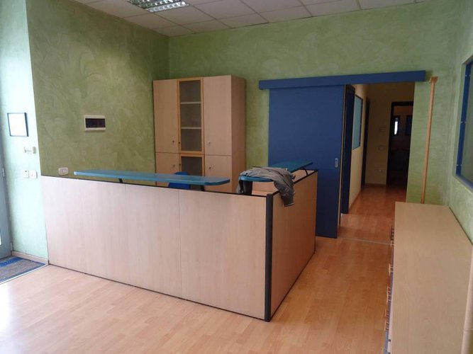 Curno in via Bergamo un ufficio di 200mq totalmente arredato Curno