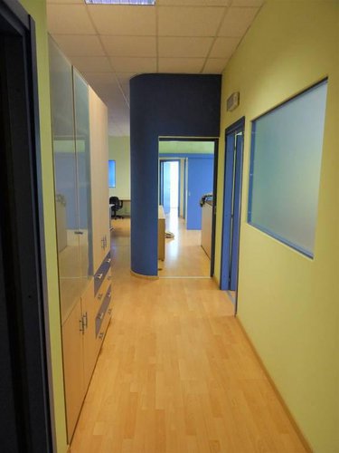 Curno in via Bergamo un ufficio di 200mq totalmente arredato Curno