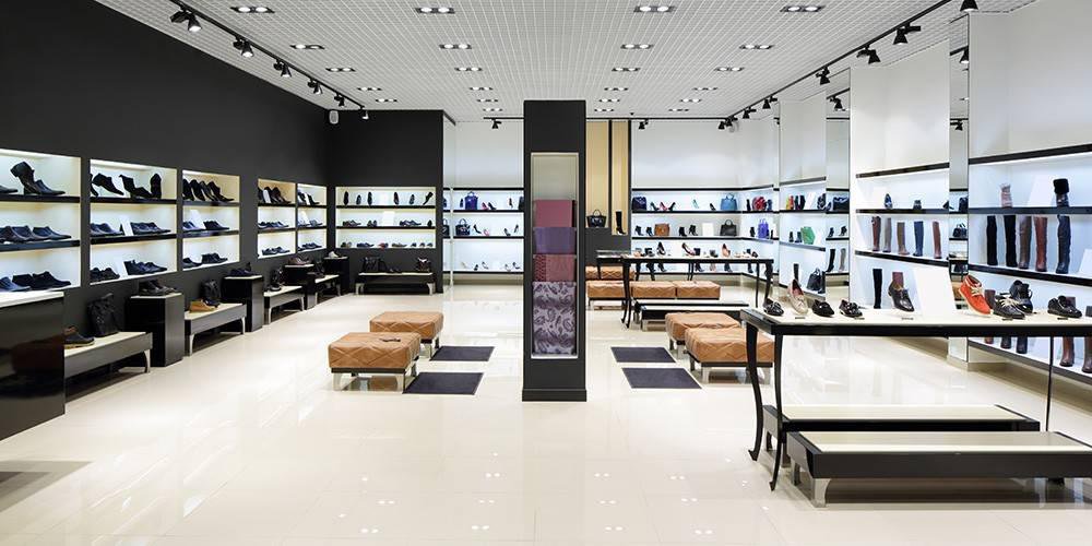 Negozio 450mq con unica vetrata di 20 ml frontestrada