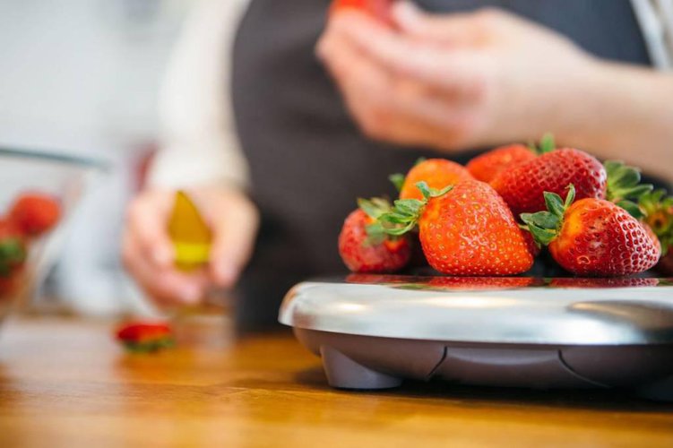 Negozio 300mq con unica vetrata di 10 ml frontestrada Bonate Sopra