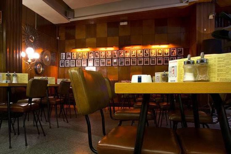 Negozio 300mq con unica vetrata di 10 ml frontestrada Bonate Sopra