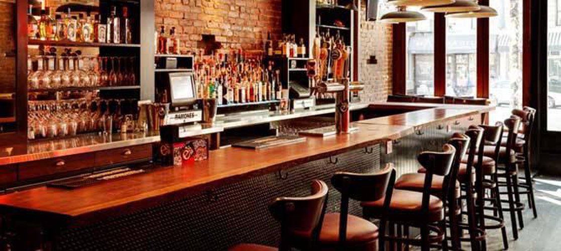 Negozio 300mq con unica vetrata di 10 ml frontestrada Bonate Sopra