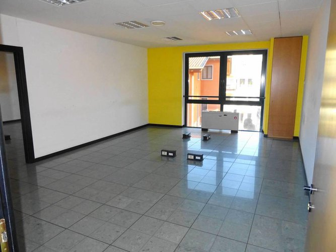 Via Camozzi Ufficio di 460 Mq Bergamo