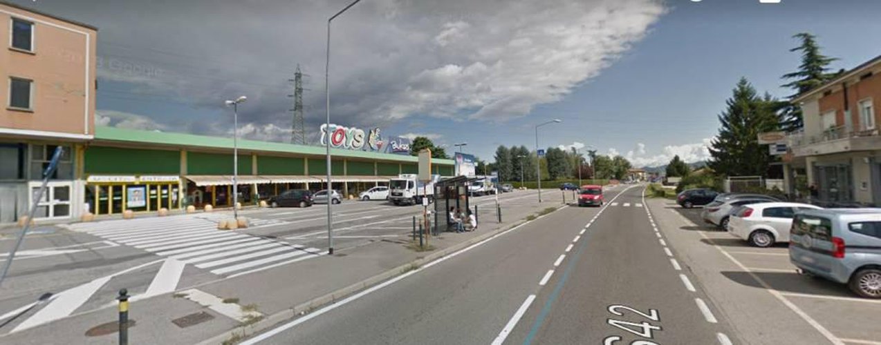 Albano S. Alessandro negozio 180mq con piazzale di 600mq Albano Sant'Alessandro