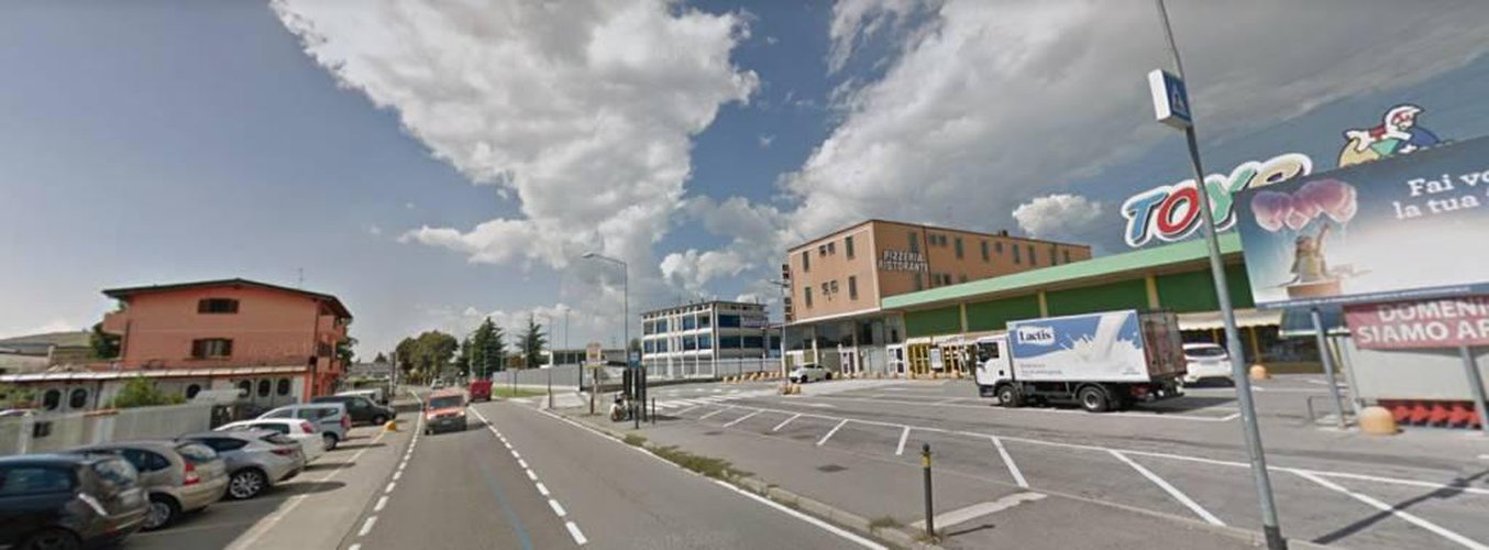 Albano S. Alessandro negozio 180mq con piazzale di 600mq Albano Sant'Alessandro