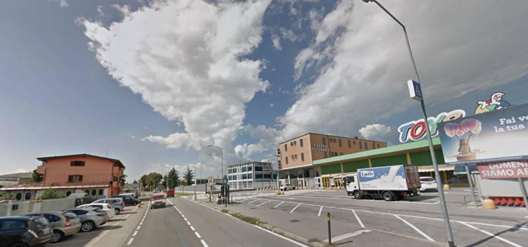 Albano S. Alessandro negozio 180mq con piazzale di 600mq Albano Sant'Alessandro