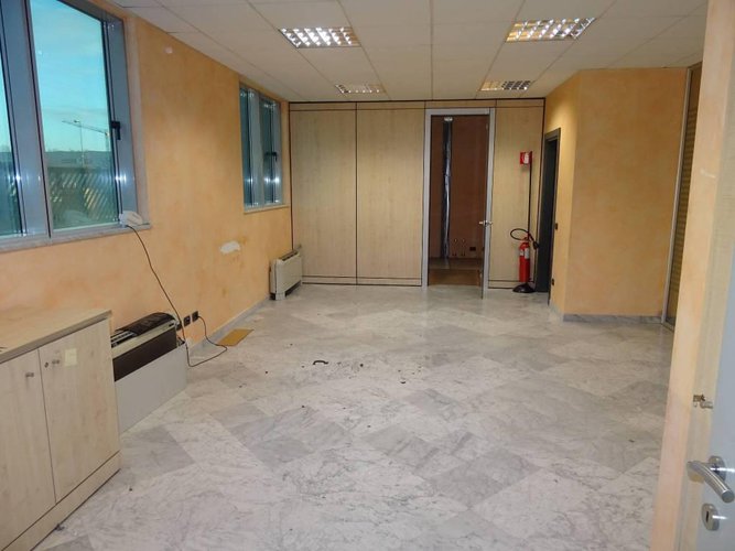 Brembate Ufficio di 300mq senza spese condominiali Presezzo