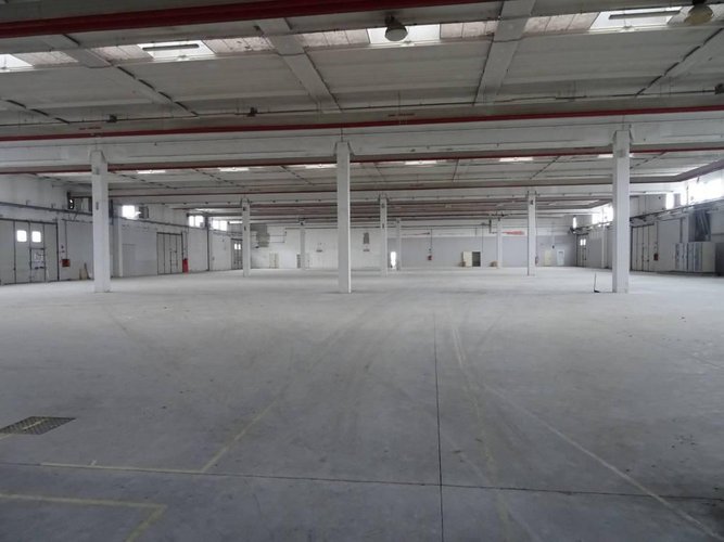 Zona industriale capannone di 4.400mq Lallio