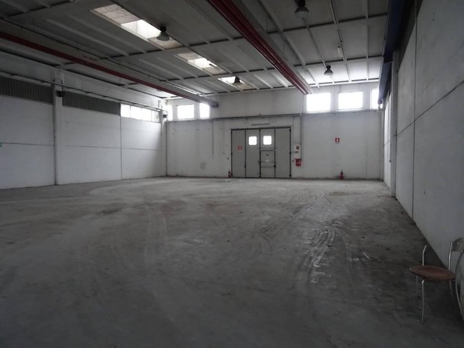 Zona industriale capannone di 4.400mq Lallio