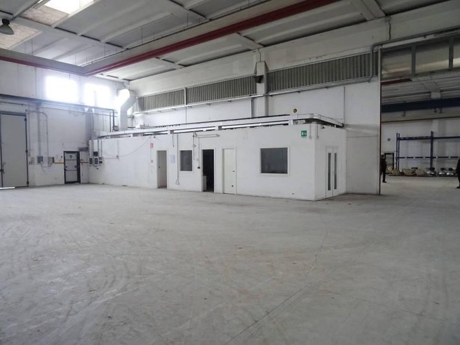 Zona industriale capannone di 4.400mq Lallio