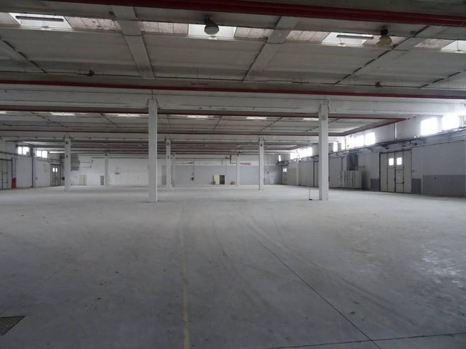 Zona industriale capannone di 4.400mq Lallio