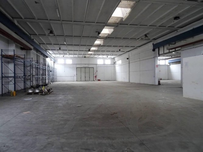 Zona industriale capannone di 4.400mq Lallio