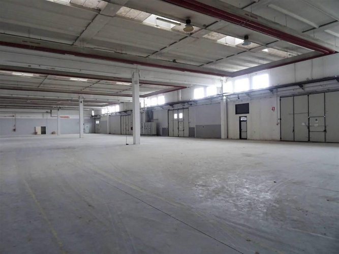 Zona industriale capannone di 4.400mq Lallio