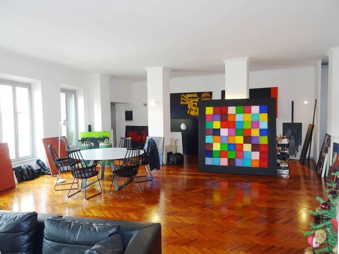 Quadrilocale di 250 mq con posto auto in zona centralissima Bergamo