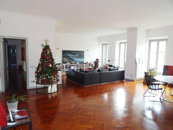 Quadrilocale di 250 mq con posto auto in zona centralissima Bergamo