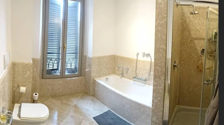 Quadrilocale di 250 mq con posto auto in zona centralissima Bergamo