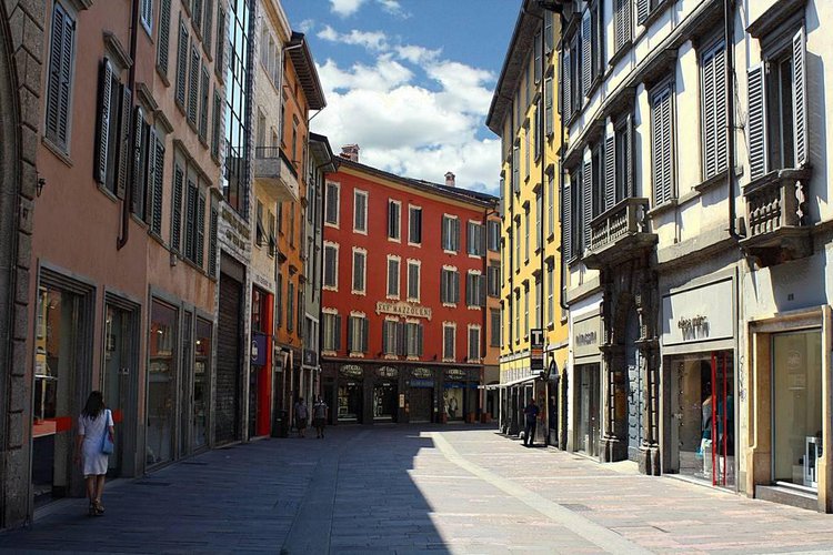 Negozio 18 mq Bergamo centro zona pedonale Bergamo