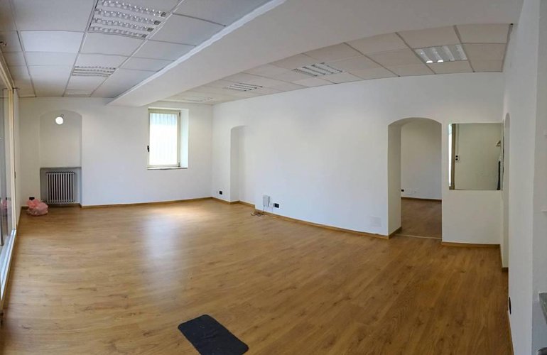 Via Moroni Negozio fronte strada