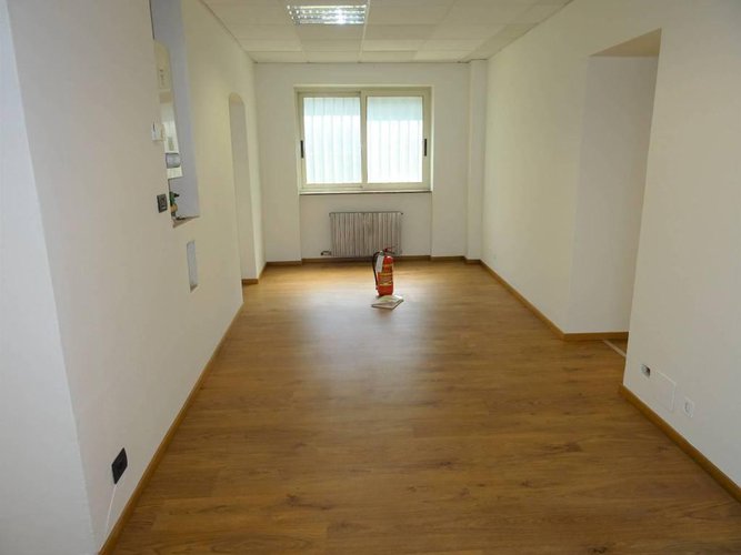 Via Moroni Negozio fronte strada Bergamo