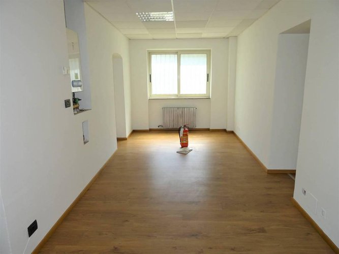 Via Moroni Negozio fronte strada Bergamo