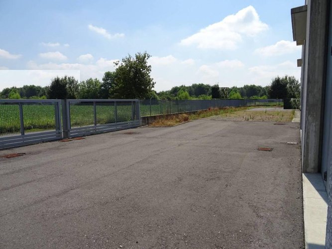 LALLIO CAPANNONE DI RECENTISSIMA COSTRUZIONE 400MQ