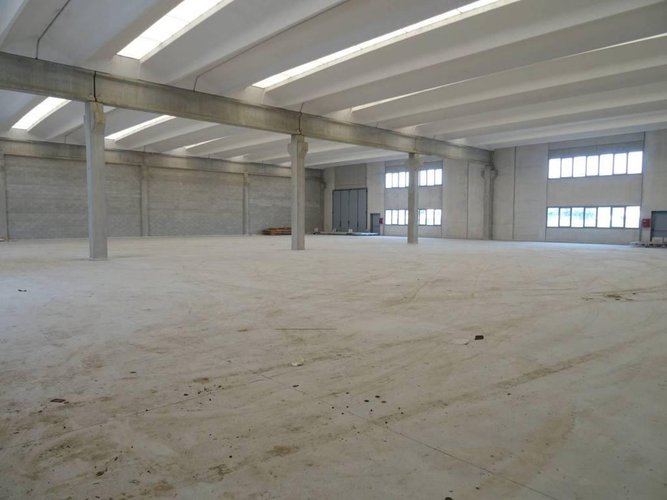 LALLIO CAPANNONE DI RECENTISSIMA COSTRUZIONE 400MQ Lallio