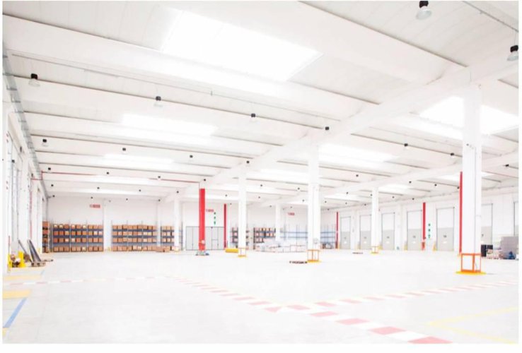 Capannone con baie di carico e uffici di rappresentanza Dalmine