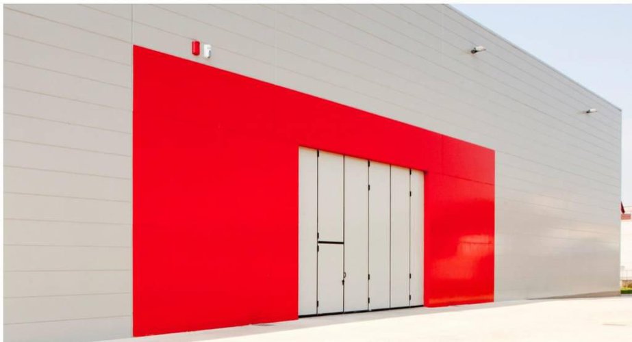 Capannone con baie di carico e uffici di rappresentanza Dalmine
