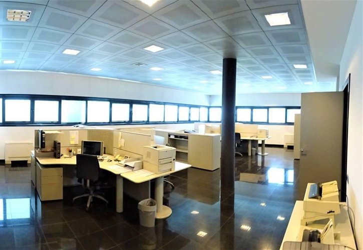 Capannone con baie di carico e uffici di rappresentanza Dalmine