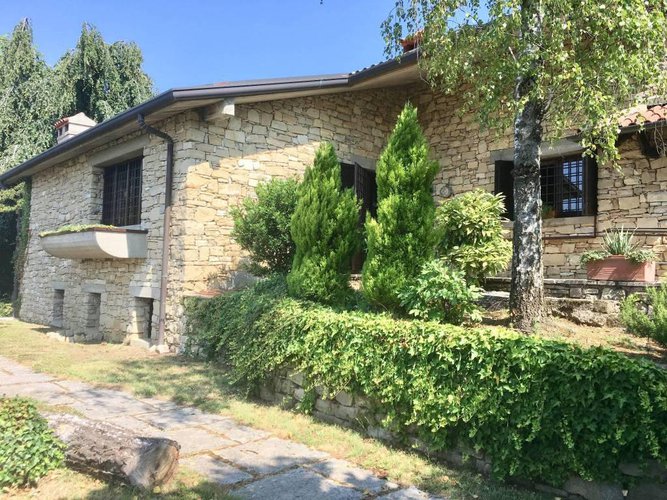 PRESTIGIOSA VILLA SINGOLA NEL PARCO DEI COLLI Bergamo