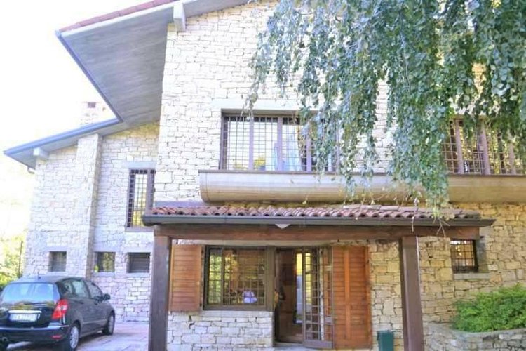 PRESTIGIOSA VILLA SINGOLA NEL PARCO DEI COLLI Bergamo