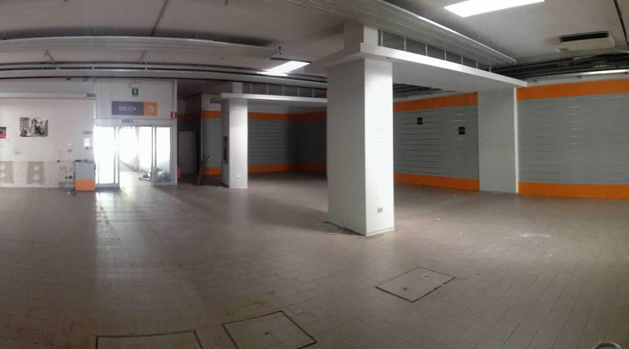 Bergamo Negozio di 850Mq con 1.000Mq di parcheggio