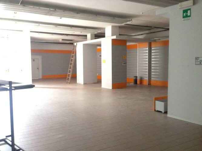 Bergamo Negozio di 850Mq con 1.000Mq di parcheggio Bergamo