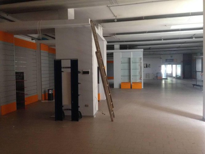 Bergamo Negozio di 850Mq con 1.000Mq di parcheggio Bergamo