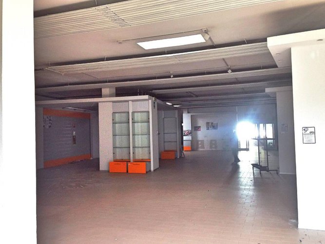 Bergamo Negozio di 850Mq con 1.000Mq di parcheggio Bergamo