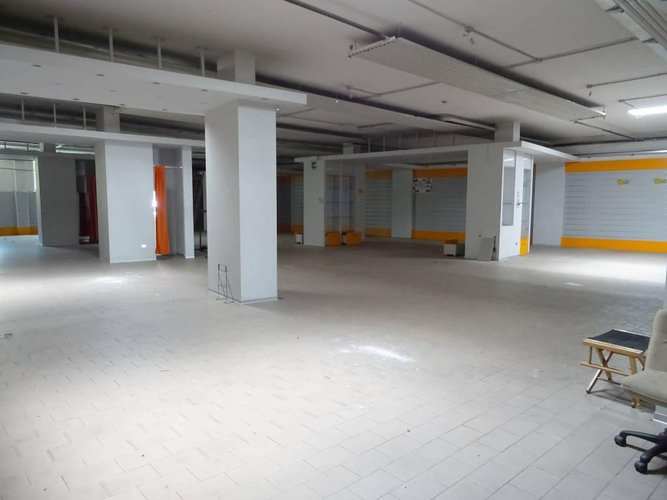 Bergamo Negozio di 850Mq con 1.000Mq di parcheggio Bergamo