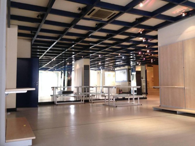 Negozio 750 mq con 7 vetrine fronte strada Bergamo