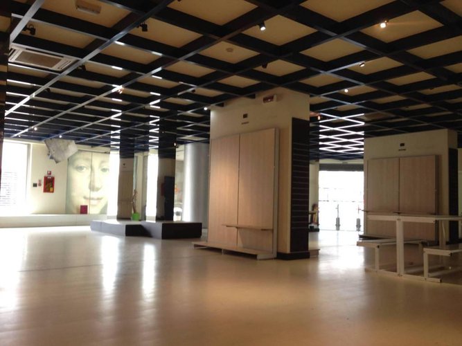 Negozio 750 mq con 7 vetrine fronte strada Bergamo