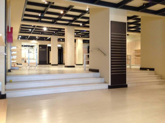 Negozio 750 mq + 750 mq p. int. con 7 vetrine fronte strada Bergamo