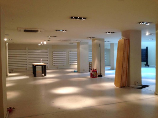 Negozio 750 mq + 750 mq p. int. con 7 vetrine fronte strada Bergamo