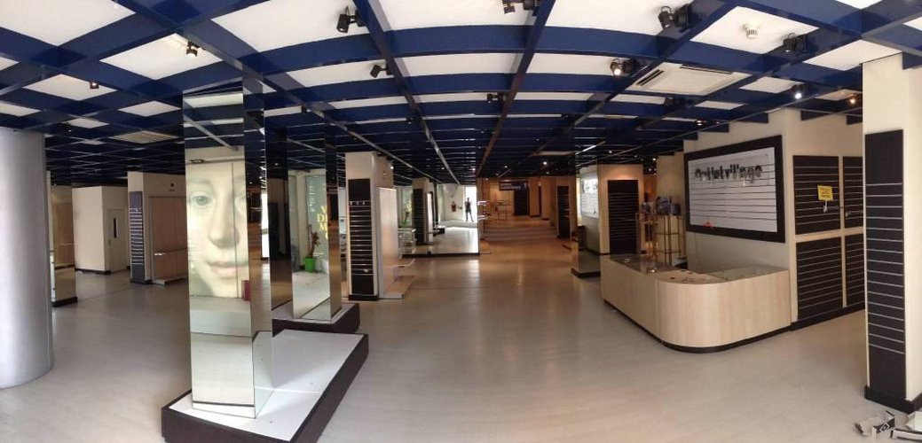 Negozio 750 mq + 750 mq p. int. con 7 vetrine fronte strada Bergamo