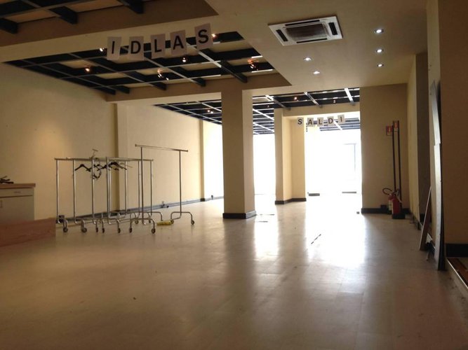 Negozio 750 mq + 750 mq p. int. con 7 vetrine fronte strada Bergamo