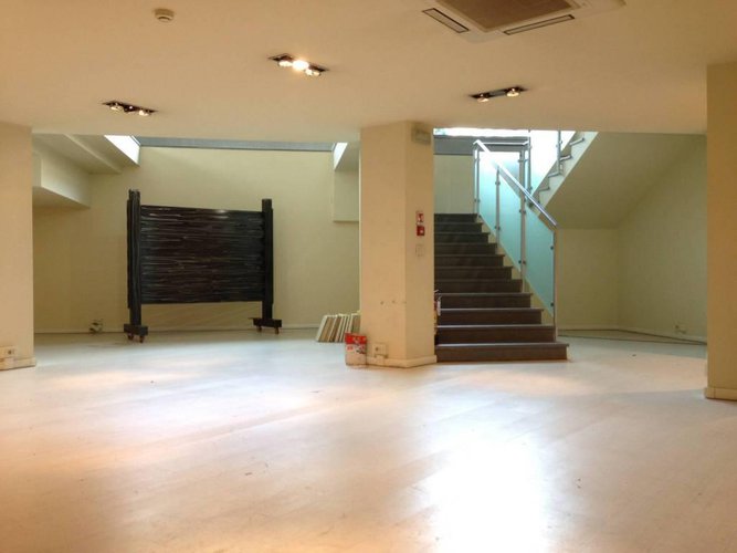 Negozio 750 mq + 750 mq p. int. con 7 vetrine fronte strada Bergamo